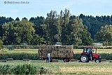 11-07-2025 Breda - Boeren halen het hooi dat ten noorden van de stad is geoogst binnen. - Fotokrant