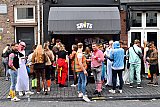 11-11-2021 Breda - Niet alleen op de aangewezen locatie viert men Elf Elf. Ook bij enkele kroegen vind het carnavalsfeest plaats. - Fotokrant
