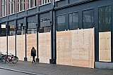 27-01-2021 Breda -  De winkels aan de overkant van de passage hebben gekozen voor dezelfde soort hout. - Fotokrant