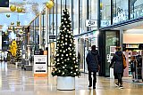 19-12-2021 Breda - Winkelcenrum De Barones is open omdat er een ETOS in is gevestigd .Druk is het er niet.  - Fotokrant