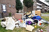 06-07-2019 Breda - Het lijkt erop dat een verhuizer in de wijk Heuvel zijn inboedel is vergeten. Deze ligt op straat.... - Fotokrant