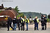 21-05-2019  Baarle Nassau - Zeker 100 man van verschillende diensten was met de invallen bezig. - Fotokrant