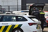 25-02-2025 Breda - Politie, Douane en diverse specialisten zijn bij een tweedehands autobedrijf  binnengevallen. Daarbij is een aanhouding verricht.  - Fotokrant