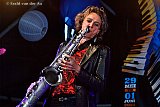 29-05-2025 Breda - Optreden van de Bredase saxefoniste  Naomi Adriaansz. - Fotokrant