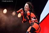 27-04-2019 Breda - 538 Koningsdag Optreden zangeres Maan. - Fotokrant