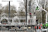19-04-2021 Breda - In de middag was er nog niks bekend en ging de bouw van het podium nog gewoon door. Totdat om 17u het bericht kwam dat het evenement niet door kon gaan. - Fotokrant