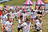 11-06-2023 Breda - Bij 32c hitte rennen kinderen op Breepark tijdens de K3 Run en Fun hun ronde voor een medaille. - Fotokrant