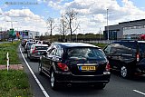 10-04-2022 Breda - Om bij de kinderhelden te komen moesten de pappa's ,mamma's en opa en oma's heel wat geduld hebben want het was file  rijden vanaf de Heerbaan. - Fotokrant