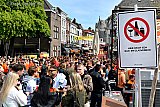 27-04-2023 Breda -  Net als met carnaval stelde de gemeente een glas en blikverbod voor de binnenstad in. - Fotokrant