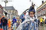 10-02-2019 Breda - Transparante regenjassen boden uitkomst om de hoogheden droog te houden. - Fotokrant