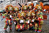 02-02-2020 Breda - Deelnemers uitgedost als leeuwen. En een jonge dame sprong heel hoog om ook in the picture te komen. - Fotokrant