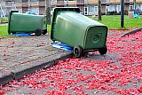 01-01-2022 Breda - Ondanks dat de gemeente gevraagd had de kliko's van straat te halen zijn er ook hier verschillende van opgeblazen. - Fotokrant