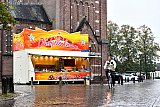 25-09-2020  Bavel - De jaarlijkse  kermis gaat vanwege het Coronavirus dit jaar in het kerkdorp niet door. Wel staat er een oliebollenkraam die nog wel wat klanten kan gebruiken. - Fotokrant