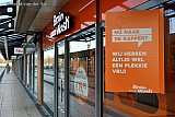 16-12-2020 Breda - Door de lockdown zijn ook de kappers verplicht dicht. Op de raam van deze kapsalon staat te lezen "Nu naar de kapper? Wij hebben altijd wel een plekkie vrij!" - Fotokrant