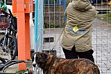 20-03-2020 Breda - De krakers zelf keken van achter hekken toe hoe het pand werd gesloopt. - Fotokrant