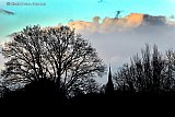 31-01-2023 Breda -  Vanuit Breda is tegen zonsondergang het silhouet te zien van St Antonius Abtkerk in Terheijden. - Fotokrant
