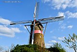 21-04-2022 Ulvenhout - De wieken van de molen De Korenbloem in het kerkdorp moeten in 2023 worden vervangen. Daarom is er eind 2021 een inzameling gestart onder de naam Red jij de Wieken. Op de crowdfundingpagina staat vermeld dat er al 16.030 Euro binnen is.  - Fotokrant