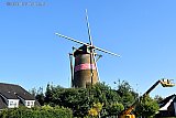 23-08-2023 Ulvenhout - Molen De korenbloem staat inmiddels te schitteren met nieuwe roeden.  - Fotokrant