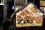 24-12-2021  Bavel - Op kerstavond schittert een prachtige kerststal in de voortuin van een woonhuis in het kerkdorp. - Fotokrant