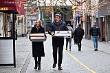 26-12-2020 Breda -Met name het halen van schalen is populair. Ook neemt men meer dan normaal omdat er dit jaar ook nog een "3e kerstdag" is. - Fotokrant