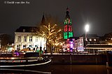 25-12-2024 Breda - In de aanloop naar kerstmis is de Grote of Onze Lieve Vrouwekerk gehuld in kerstkleuren .   - Fotokrant