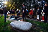 09-11-2022 Breda - Herdenking van de Kristallnacht. Burgemeester Paul Depla staat nadat hij bloemen heeft gelegd bij het monument in het Wilhelminapark even stil bij de Kristallnacht uit 1938. - Fotokrant