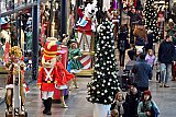 26-12-2022 Breda - De kerstparade trok door heel winkelcentrum De Barones. - Fotokrant