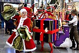 22-12-2019 Breda - Door winkelcentrum De Barones trok een prachtige kerstparade. - Fotokrant