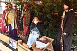20-12-2021  Ulvenhout - De kerststal in het dorp is nadat er voor de 2e keer vernielingen waren gepleegd weer hersteld. De dader is gefilmd en heeft tot morgenavond 19:00 u om zich te melden. Zo niet dan zal de stichting die de kerststal beheerd aangifte doen. - Fotokrant