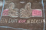 09-04-2020 Breda -In de wijk Gageldonk hebben kinderen op het fietspad met stoepkrijt tekeningen gemaakt om mensen tijdens de Coronacrisis een hart onder de riem te steken. - Fotokrant