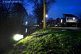 21-02-2022 Breda - Storm Franklin heeft in de wijk Haagse Beemden vanmiddag een lantaarnpaal omgeblazen. De lantaarnpaal geeft nog niet op en brand nu horizontaal. - Fotokrant