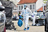 09-04-2019 Breda - Een team van de Technische Recherche verzameld achter de schermen zakken vol met bewijsmateriaal. - Fotokrant