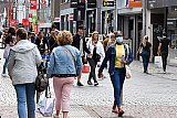 29-07-2020  Breda -Terwijl het in Belgie verplicht is om met mondkapjes te winkelen zie je in de binnenstad van Breda slechts een enkel mondkapje in het winkelgebied. - Fotokrant