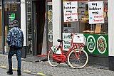 24-05-2020 Breda - Mondkapjes en desinfectie gel om de handen mee te ontsmetten zijn veel verkochte artikelen tijdens de Coronacrisis. - Fotokrant