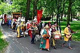 29-05-2023 Breda - De dag van Het Kasteel heet in Breda Nassaudag. Dit komt omdat de voorouders van de huidige koninklijke familie in het verleden hier op het kasteel woonde. In het Valkenberg waar hier de historische optocht doorheen loopt jaagde de van Nassau's met hun valken.   - Fotokrant