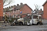 01-01-2026 Breda - In de nieuwjaarsnacht is het flink uit de hand gelopen in de Bredase wijk Tuinzigt.  Autos , scooters en fietsen werden in brand gestoken. - Fotokrant