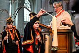 01-02-2026 Breda - De jeugdprinses en jeugdprins mochten de kaarsen aansteken. De Oele kaars werd speciaal aangestoken voor de plotseling overleden hoffotograaf Gre van Pelt. - Fotokrant