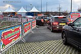 31-12-2020 Breda - Op Breepark kon je in de auto blijven zitten en stonden meerdere files voor de speciaal gebouwde Oliebollen Drive- In. - Fotokrant