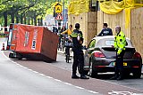 02-05-2019  Breda - Hoewel de omgeving was afgezet met politielint. Kwamen er toch mensen op de de plaats van het ongeval. - Fotokrant