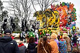 11-02-2024 Prinsenbeek  - Door het kerkdorp trok een hele drukke-rij gemaakt door CV De Dwarsliggers. - Fotokrant