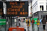 16-02-2026 Breda - De gemeente waarschuwde feestvierders zich warm aan te kleden.  Toch kwam die boodschap niet bij iedereen aan. - Fotokrant