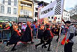 12-02-2024 Breda -Leden van de raad van elf trekken tijdens een act een sprintje naar de finish   - Fotokrant