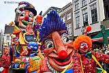 20-02-2023 Breda - De Grote Carnavalsoptocht trekt na 2 jaar corona weer door de stad . De wagen van CV Simpel op de Grote Markt. - Fotokrant