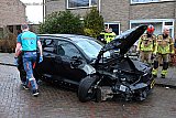 11-02-2026 Breda - De auto liep forse schade op nadat deze de overkapping van het winkelcentrum aan het Erasmusplein heeft verwoest.
 - Fotokrant