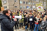 06-11-2019 Breda -  Al vroeg hadden zich honderden boze juffen en meesters verzameld op Het Kasteelplein. Ze willen allemaal meer structureel geld voor het onderwijs. - Fotokrant