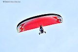 16-06-2022 Breda- Hoog boven de Vierde Bergboezem maakte een para-motor een rondvlucht. - Fotokrant