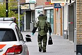13-06-2019 Zundert - De EOD kwam ter plaatse en voerde een verkenning uit. - Fotokrant