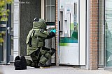 13-06-2019 Zundert - Het explosief werd uitvoerig bekeken en onderzocht. - Fotokrant