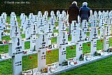 30-10-2019 Breda -  Een dag na de viering van 75 jaar bevrijd Breda zijn op het Poolse ereveld alle graven van de gevallen vrijheidstrijders voorzien van bloemen en kaarsjes. - Fotokrant