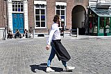 28-05-2020 Breda - Nog even en het terras mag weer open.Voor een promotiefilmpje ging in de middag het 1e pilsje al over de Grote Markt. - Fotokrant